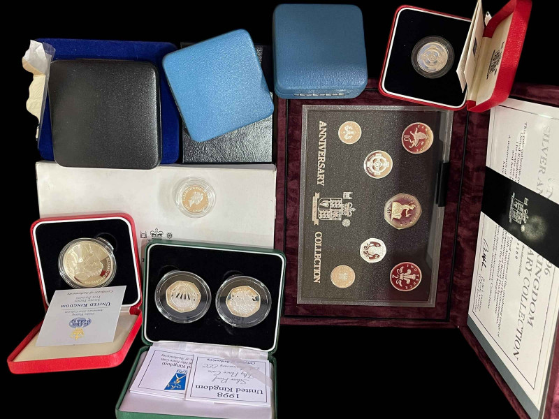 1996 UK silver anniversary collection silver proof set with COA, 1991/1995/1996 and 1997 UK silver proof one pounds, 1997 UK deluxe proof set by Royal Mint, Golden Wedding £5 S/P in box, 1995 50th anniversary of the United Nations S/P Piedfort two pound etc.