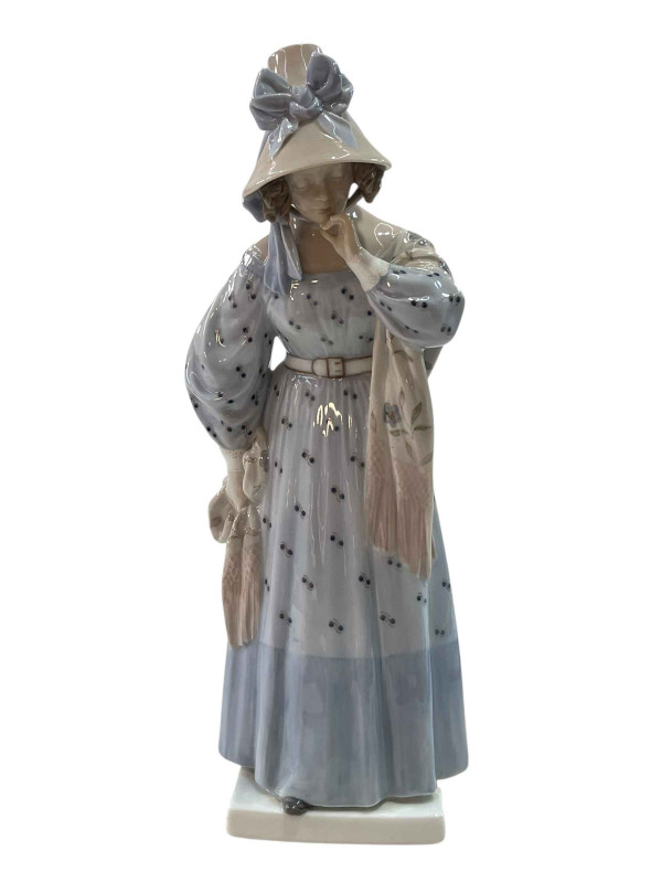 Royal Copenhagen figurine Victorian Lady No 1385.