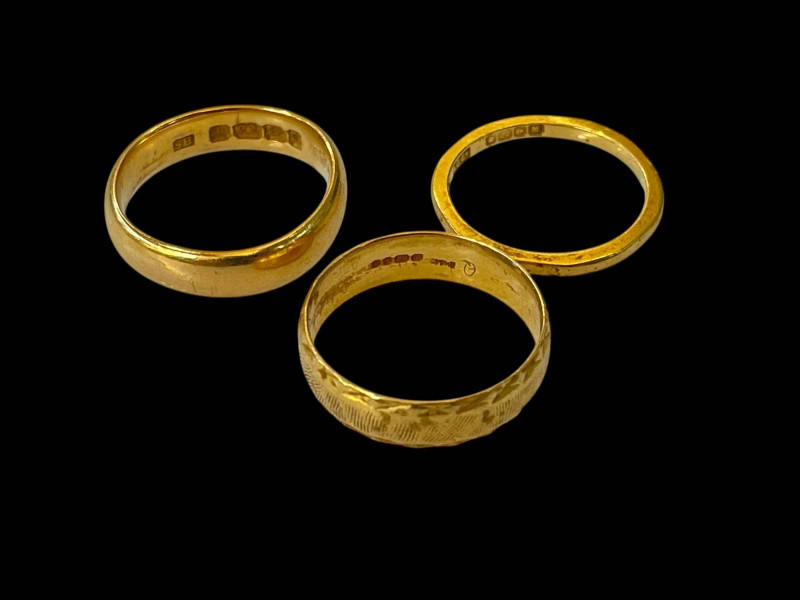 Three 22ct gold wedding band rings.