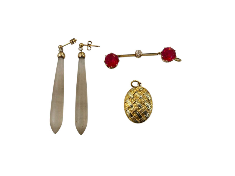 Pair of chalcedony earrings, 9ct gold pendant and diamond and red stone pendant (3).