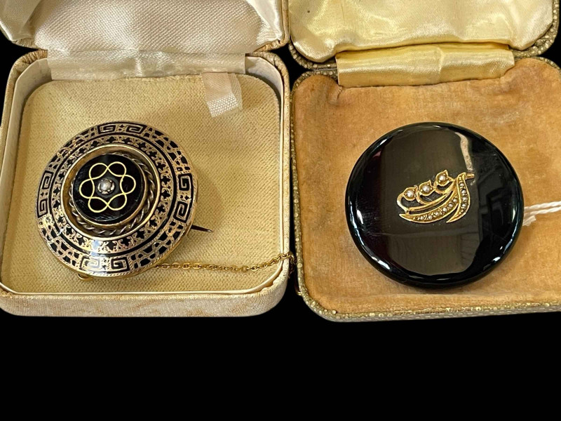 Gold and onyx mourning brooch and other gold brooch (2).