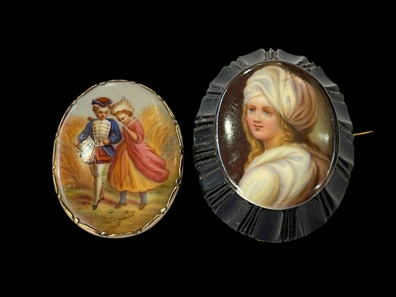 Gold mounted porcelain brooch and jet portrait brooch (2).
