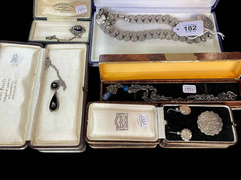 Mostly silver jewellery comprising collar necklace, pendant necklaces, earrings and brooch (5).