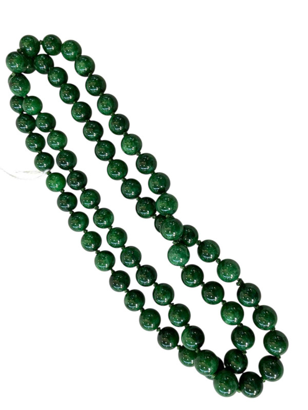 Green bead necklace.