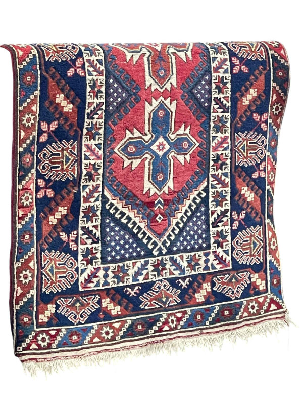 Turkish rug, 1.81m x 1.20m.