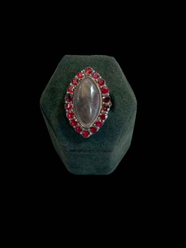 15 carat gold and silver garnet set mourning ring, size M/N.