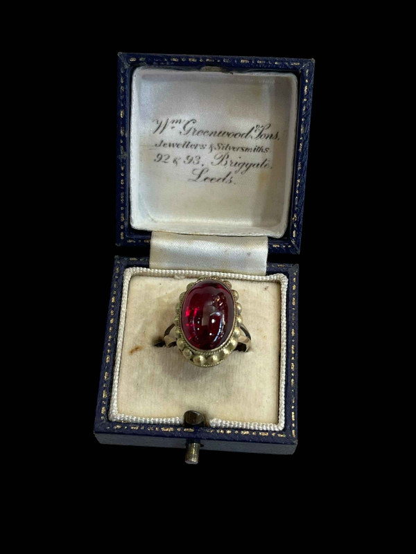 Victorian cabachon garnet ring, size H.