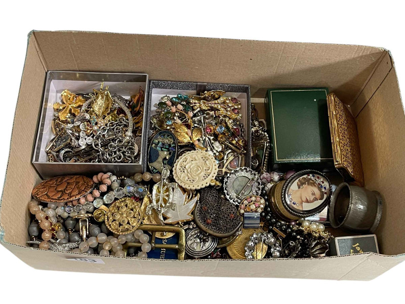 Box of jewellery.