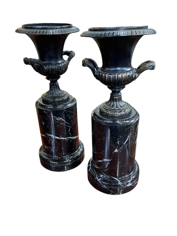 Pair of bronze urns on marble plinths, 31cm high.