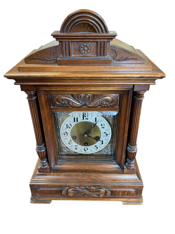 Ornate oak mantel clock with gilt dial, 48cm high.