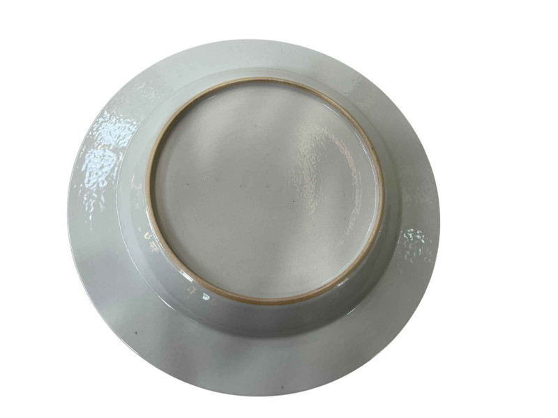 Chinese porcelain plate with European figure decoration, 22.5cm diameter.