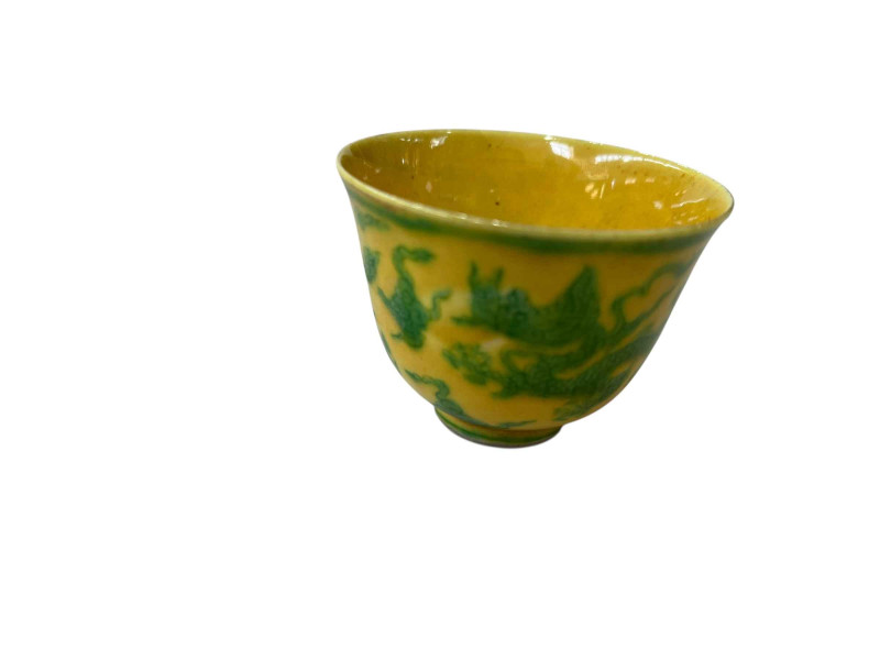 Chinese tea bowl with green dragon on yellow ground, blue six character mark.