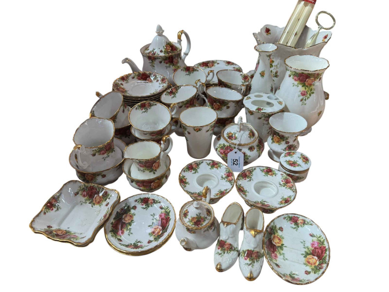 Collection of Royal Albert Old Country Roses teaware, etc.