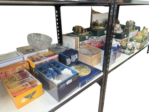 Good collection of large Lilliput Lane Cottages mostly boxed, boxed glassware,...