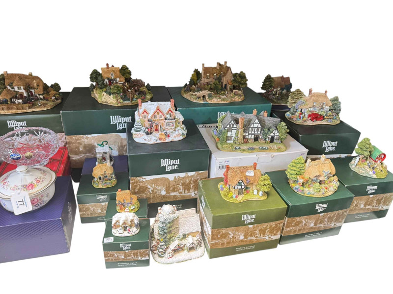 Good collection of large Lilliput Lane Cottages mostly boxed, boxed glassware, etc.