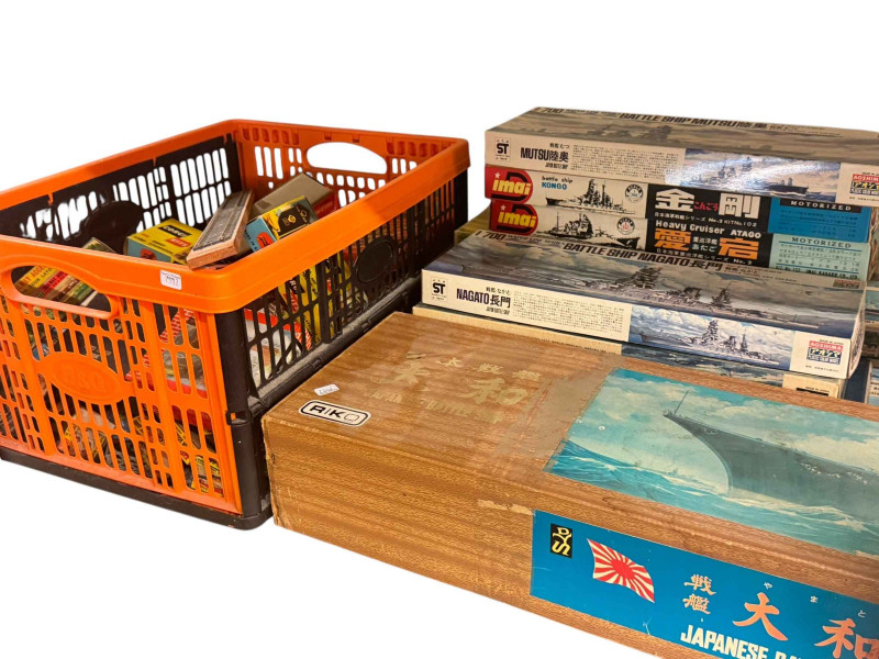 Large collection of mainly warship model kits including Airfix, assembled model ships, model construction kits, etc.