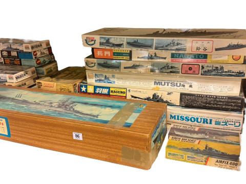 Large collection of mainly warship model kits including Airfix, assembled model ships, model construction kits, etc. thumbnail