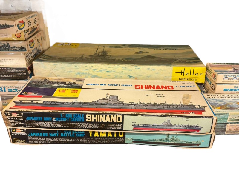 Large collection of mainly warship model kits including Airfix, assembled model ships, model construction kits, etc.