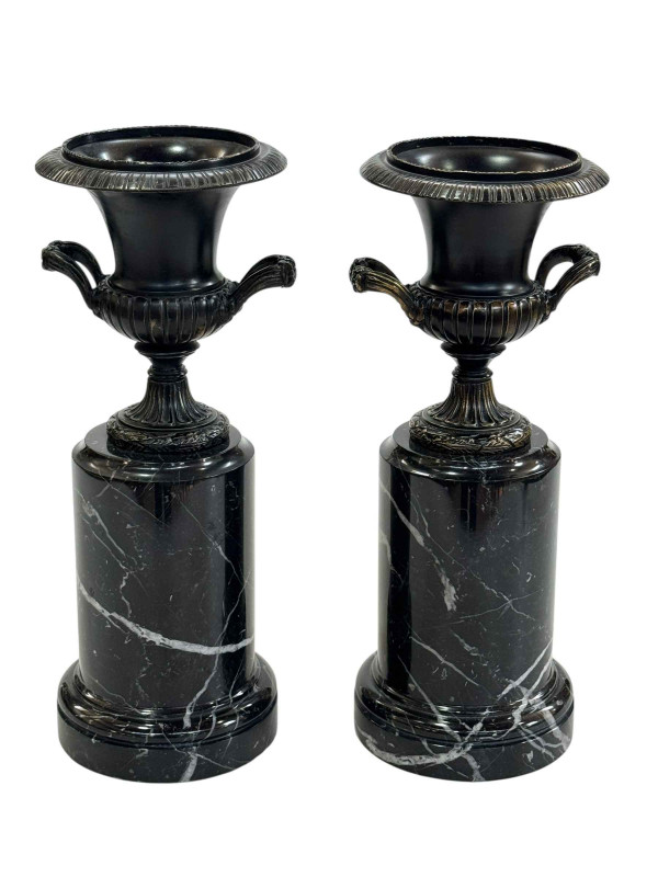 Pair of bronze urns on marble plinths, 31cm high.
