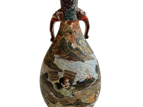 19th Century Japanese Satsuma vase decorated with warriors, 24cm.