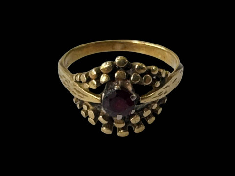 14 carat gold ring set with single ruby, size O.