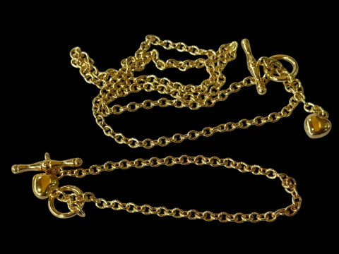 9 carat gold set of necklace and bracelet (2).
