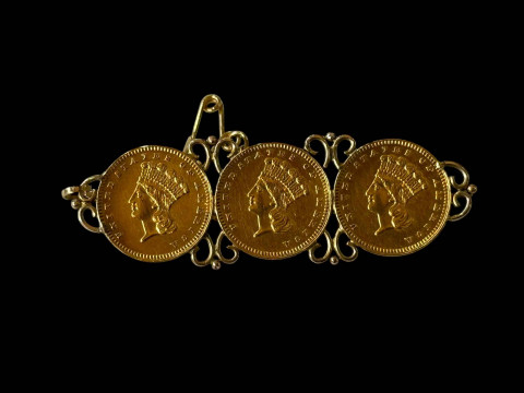 1886 one dollar USA three gold coin brooch.