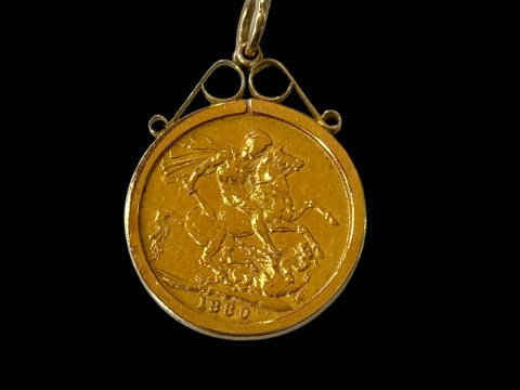 Victorian gold sovereign 1880 in 9 carat gold pendant mount.