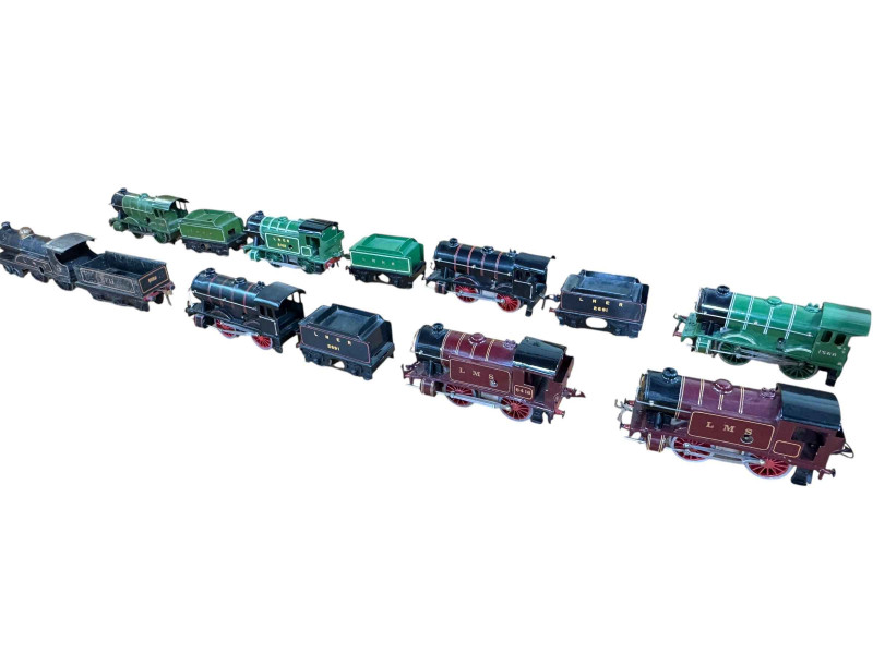 Collection of Hornby O Gauge clockwork locomotives, tenders, model railway track, etc.