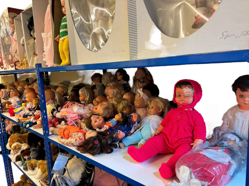 Full shelf of various dolls dating from mid 20th Century to present (unboxed).