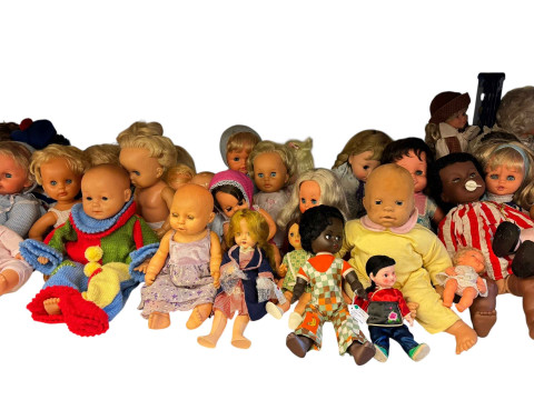 Full shelf of various dolls dating from mid 20th Century to present (unboxed). thumbnail
