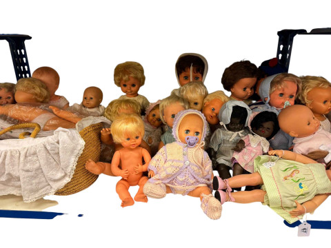 Full shelf of various dolls dating from mid 20th Century to present (unboxed). thumbnail