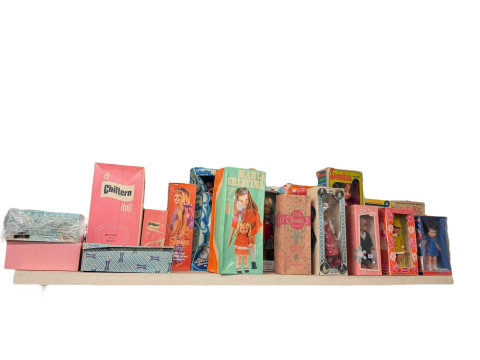 Collection of mid to late 20th Century boxed dolls (18).