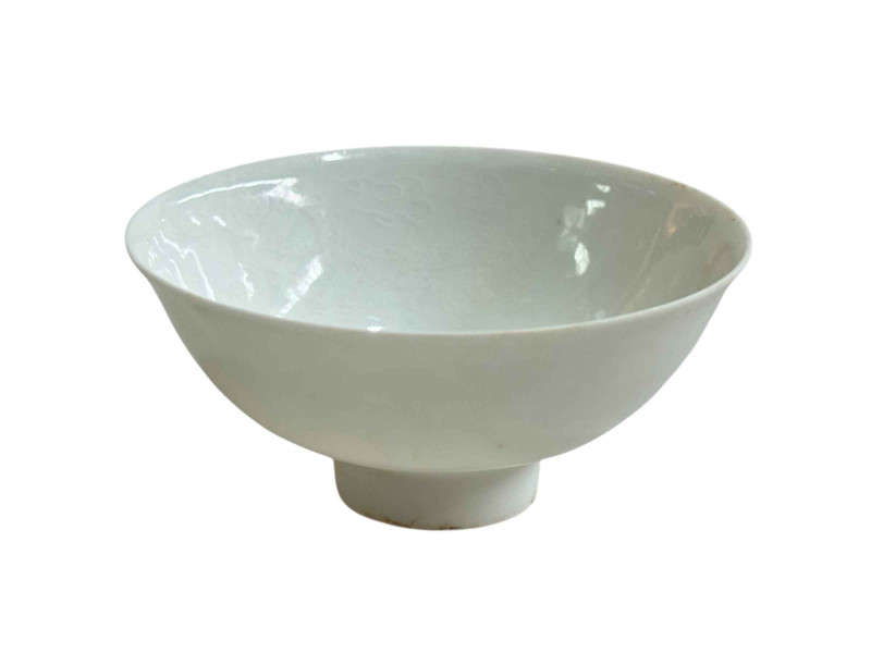 Small Chinese Blanc de China tea bowl, six character mark to base, 8.5cm diameter.
