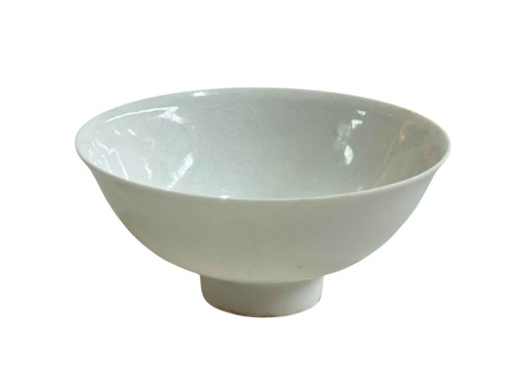 Small Chinese Blanc de China tea bowl, six character mark to base, 8.5cm...