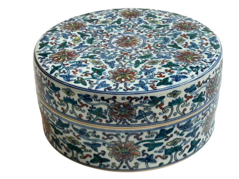 Chinese circular box and cover decorated with central roundels, lotus flowers, Yongzheng mark to base, 21cm diameter.