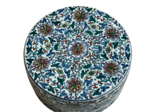 Chinese circular box and cover decorated with central roundels, lotus flowers, Yongzheng mark to base, 21cm diameter. thumbnail