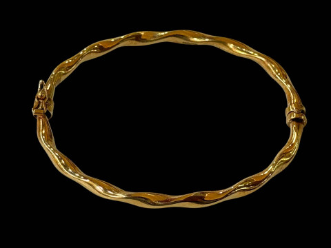 9 carat gold twist form bangle.