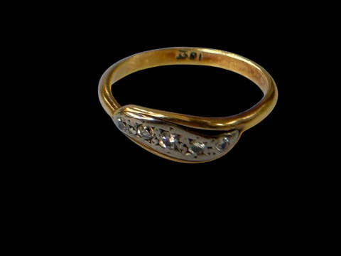 Diamond five stone 18 carat gold ring, size P.