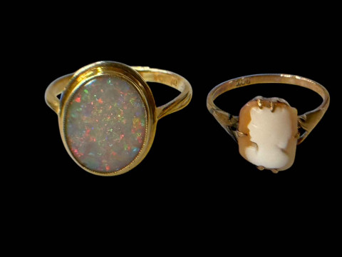 Opal 18 carat gold ring, size R, and 9 carat gold cameo ring (2).