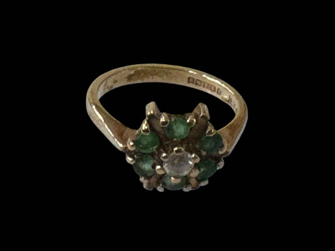 9 carat gold emerald/gem stone ring, size J.