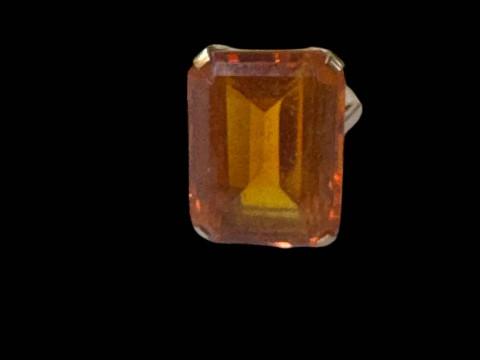 9 carat gold orange stone (citrine?) ring, size J.