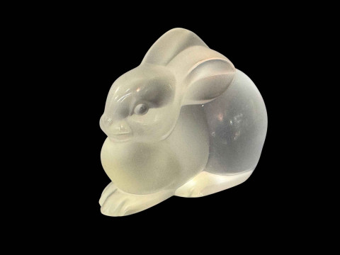 Lalique sitting rabbit, 5cm, with box.