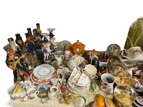 Collection of Masons Mandalay, Continental comport, cameo, conch shells, snow globes, figurines, etc. thumbnail