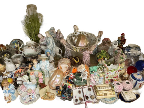 Collection of Masons Mandalay, Continental comport, cameo, conch shells, snow globes, figurines, etc. thumbnail