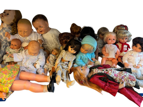 Collection of Mid 20th Century to present dolls, baby dolls and doll collectors books. thumbnail