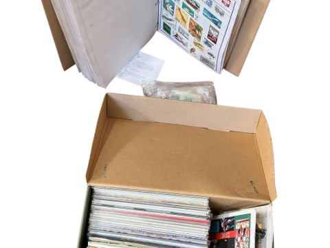 Collection of face value stamp presentation packs, tea cards, schoolboy...