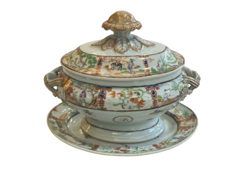 18th Century Chinese sauce tureen, cover and stand, in Mandari palette.