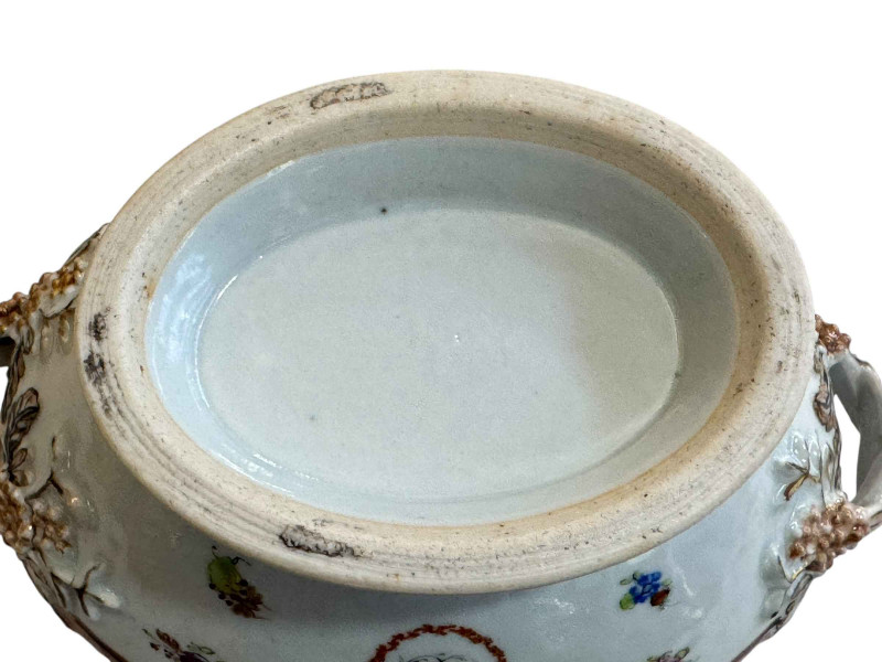 18th Century Chinese sauce tureen, cover and stand, in Mandari palette.