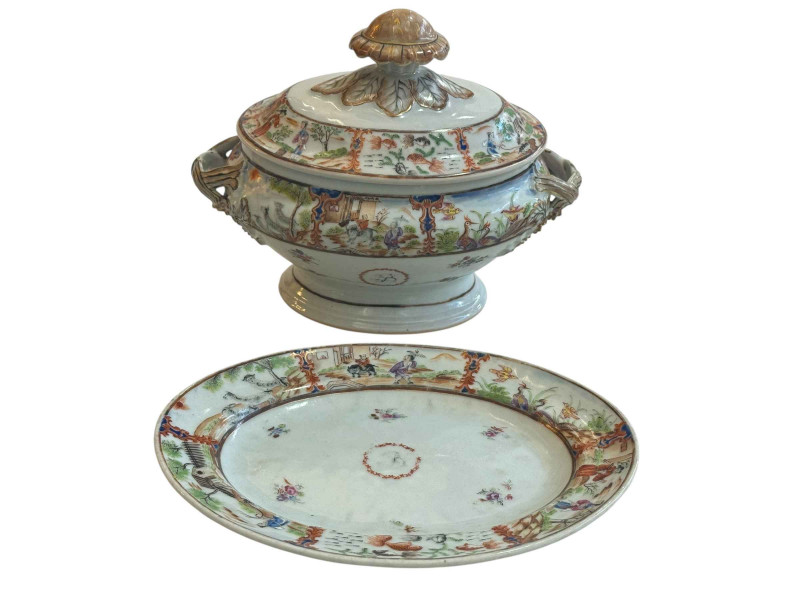 18th Century Chinese sauce tureen, cover and stand, in Mandari palette.